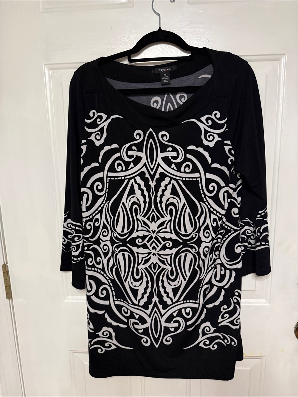 Style & Co. Women’s XLBlack and White Ornate Print Scoop Tunic 26” long,42”b